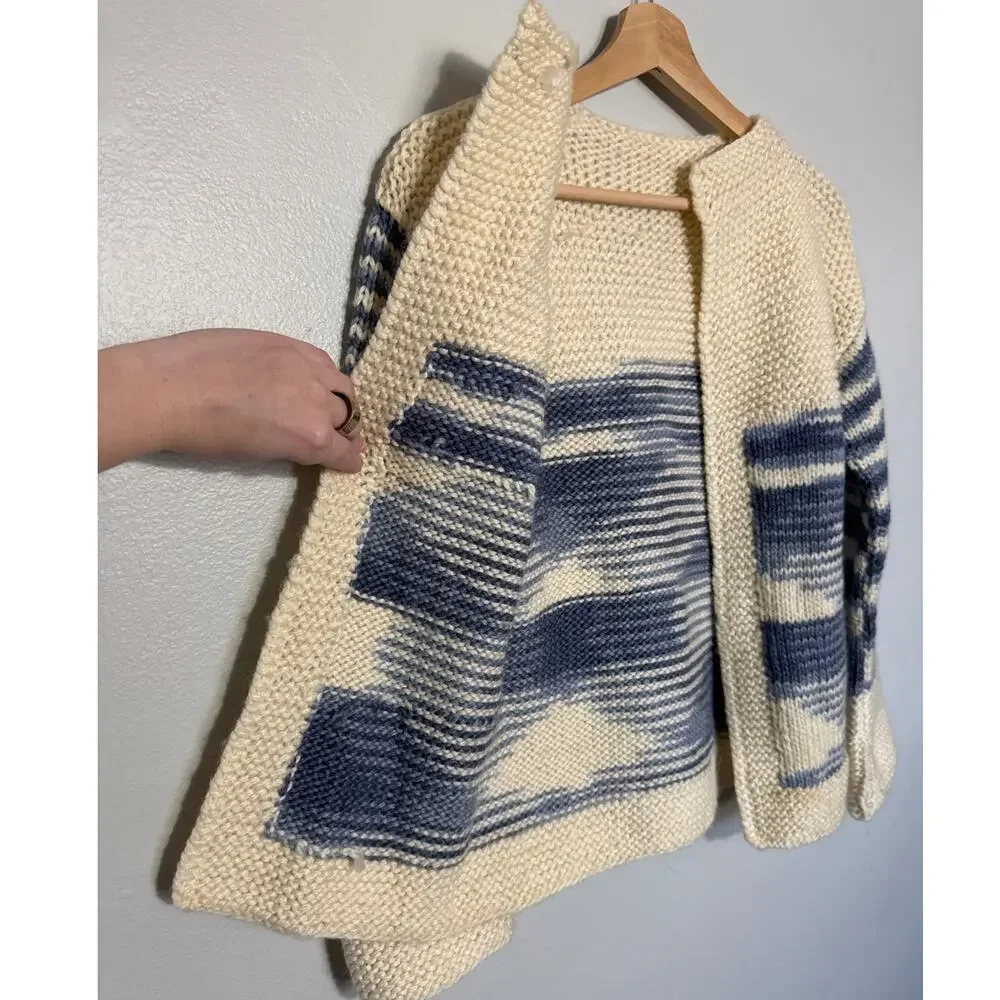 Women's Size M Hand Knit Blue and Cream Cloud Abstract Pattern Chunky Cardigan